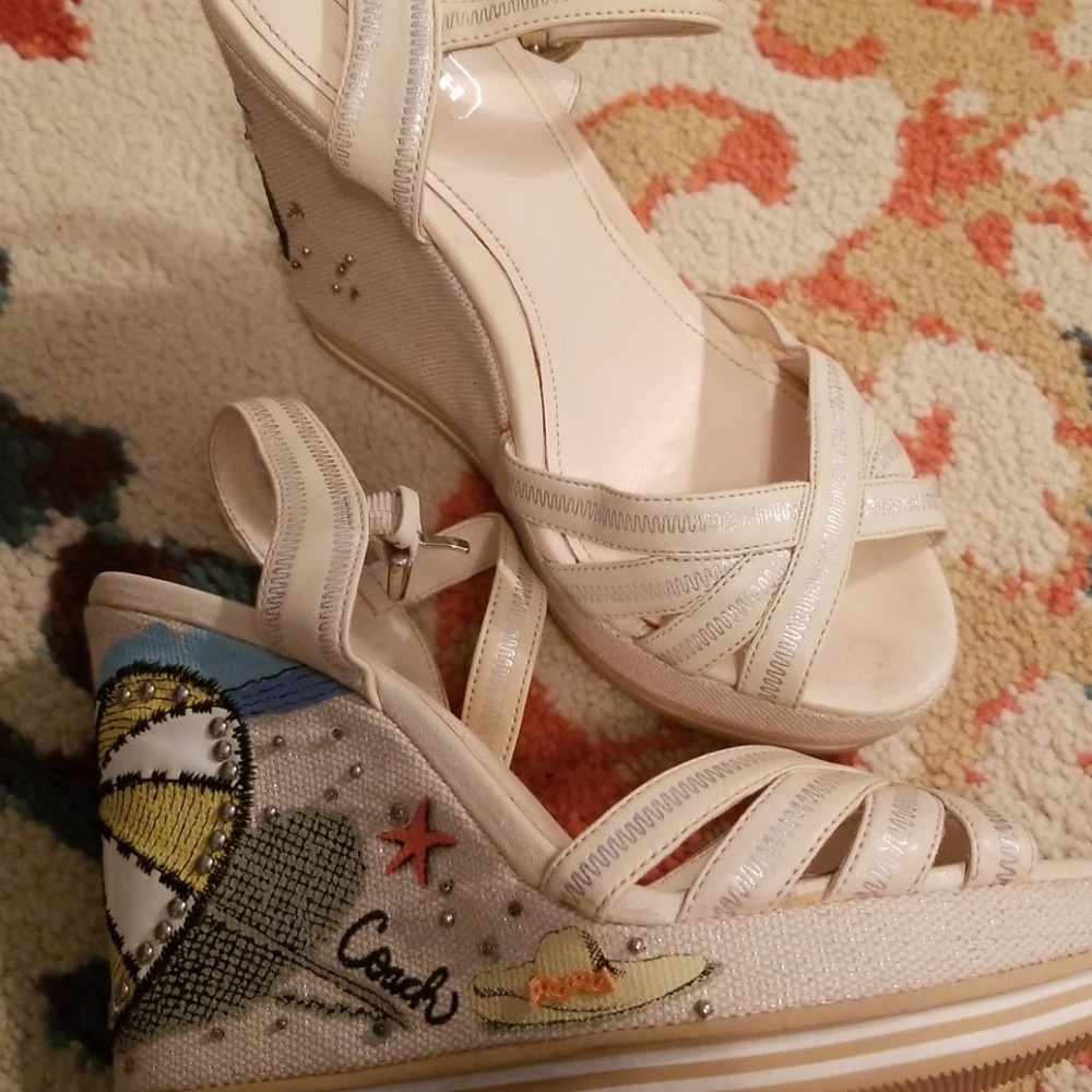 🐇🐰👗👡👢Authentic Coach wedge sandles